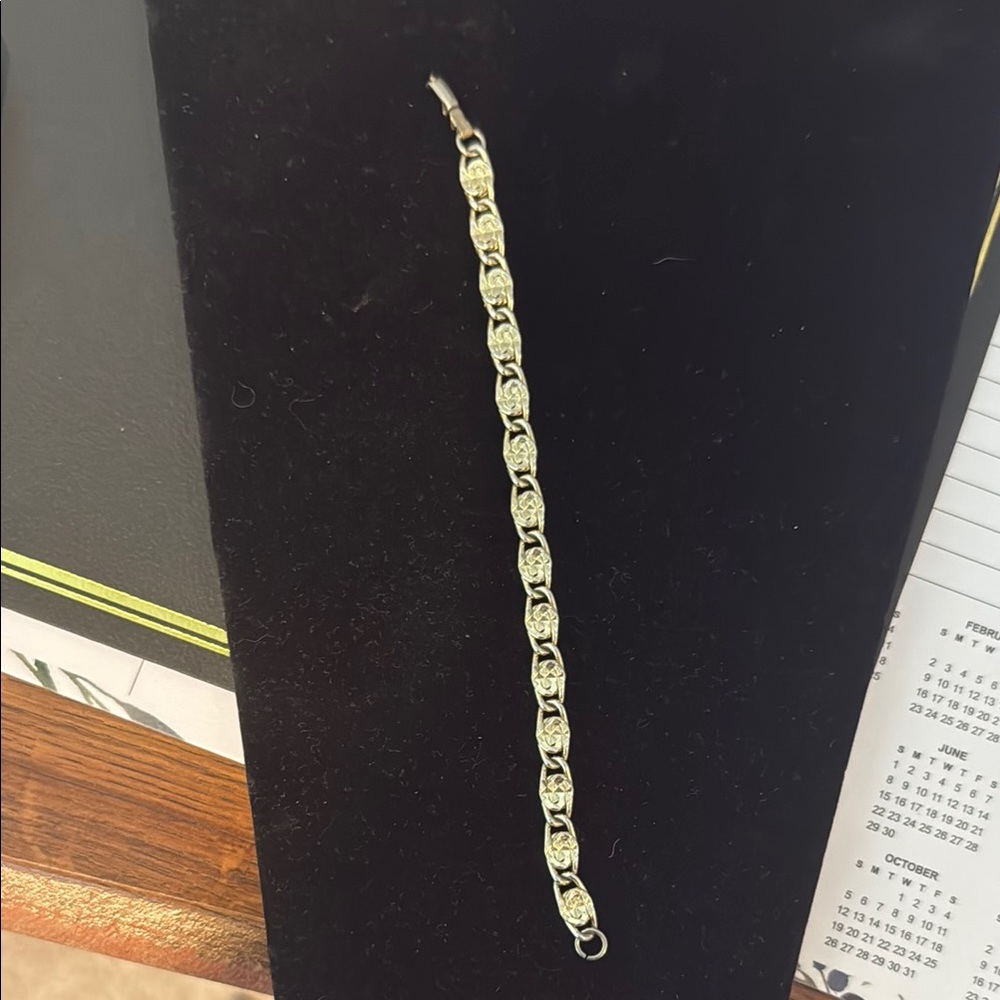 Elegant Gold Chain Bracelet